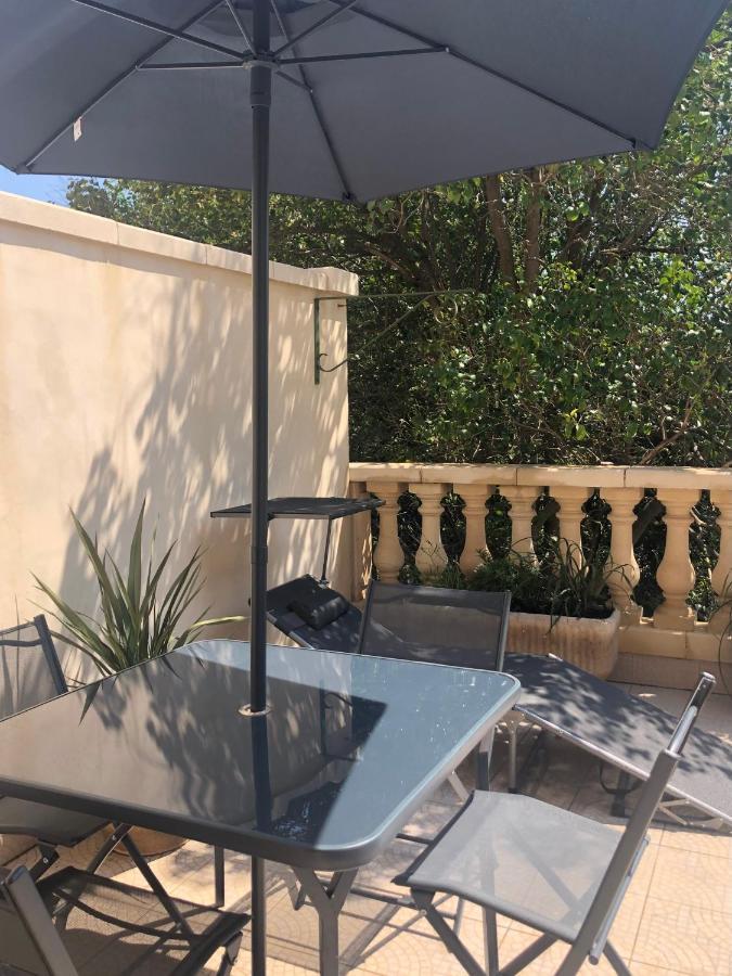 Cote Jardin Est Un Spacieux Et Lumineux T3, Entierement Renove, A 2 Pas De L'Herault Et A 10Min Du Bord De Mer Proche Du Centre Historique Et Du Fabuleux Chateau Laurens, Vous Apprecierez Le Calme De Sa Belle Terrasse Et La Vue Superbe Sur Le Jardin Agde Bagian luar foto